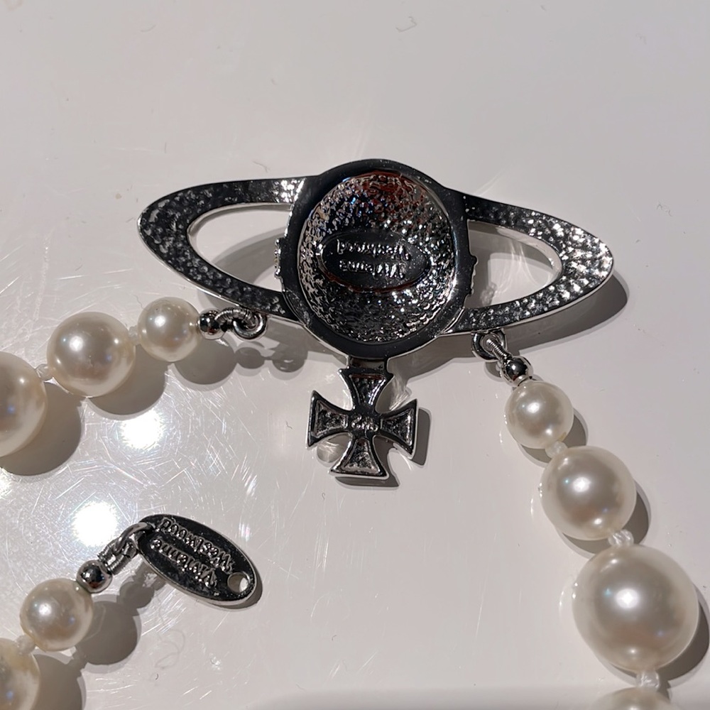 Vivienne Westwood Orb Crystal Pendant Pearl Necklace ✨ - Picture 8 of 8